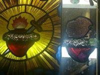  Restauracion del vitral de El Corazon Inmaculado de Maria -  vitral restaurado junto a los restos de los vidrios da�ados - a�o 2005 - Bas�lica Menor de Nuestra Se�ora de La Paz - Lomas de Zamora - Buenos Aires.-